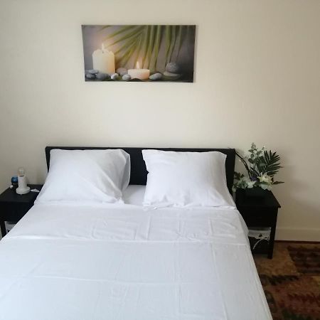 Chambre Dans Appartement A Ниор Екстериор снимка