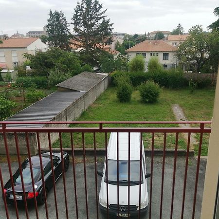 Chambre Dans Appartement A Ниор Екстериор снимка
