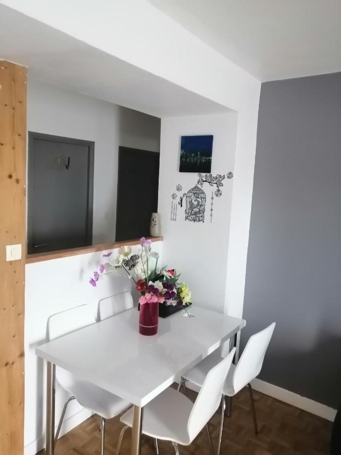 Chambre Dans Appartement A Ниор Екстериор снимка