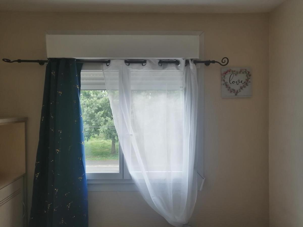 Chambre Dans Appartement A Ниор Екстериор снимка