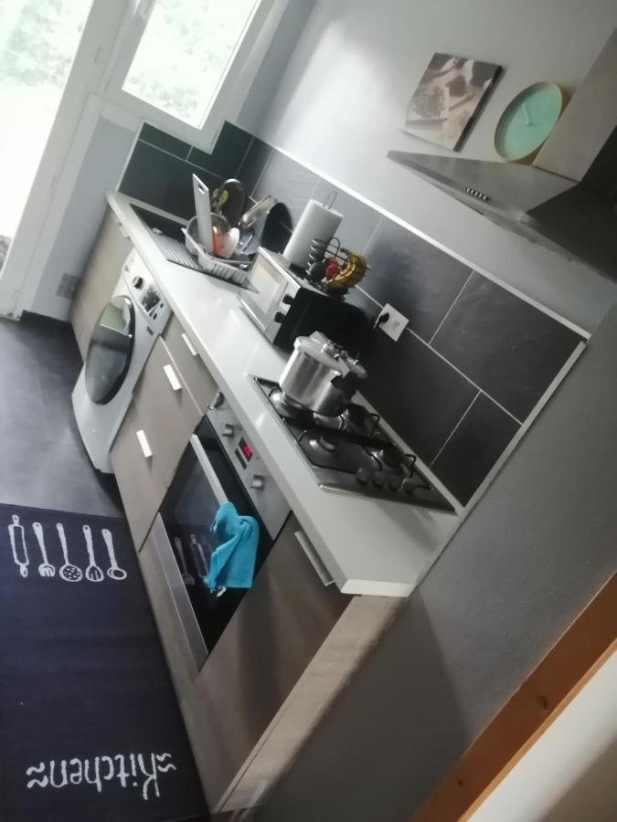 Chambre Dans Appartement A Ниор Екстериор снимка
