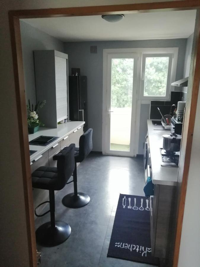 Chambre Dans Appartement A Ниор Екстериор снимка