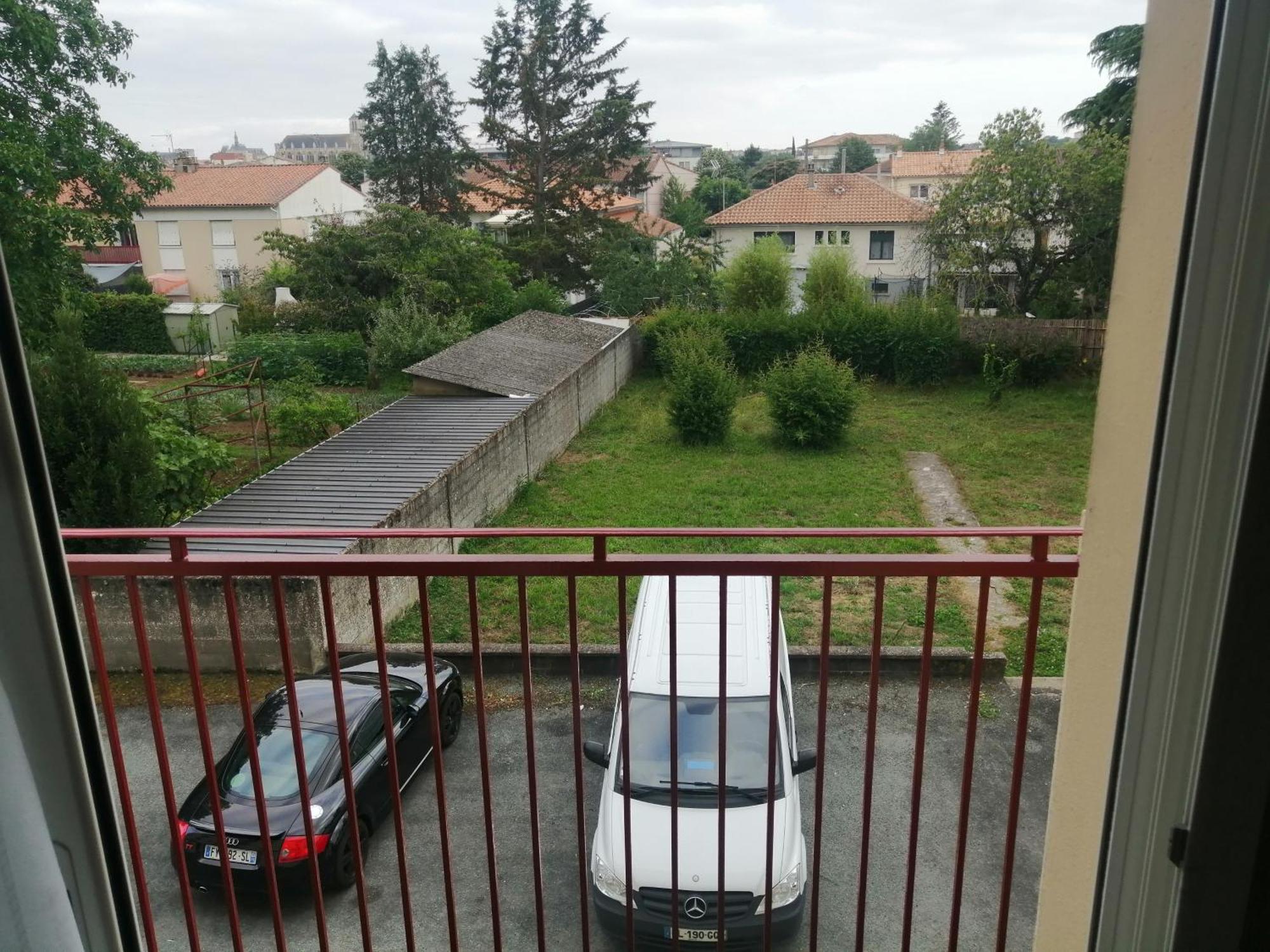 Chambre Dans Appartement A Ниор Екстериор снимка